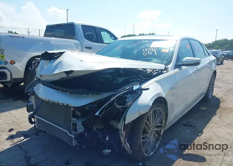 2019 Cadillac Ct6-V Blackwing z USA, uszkodzony, nr VIN 1G6KW5RJXKU139972